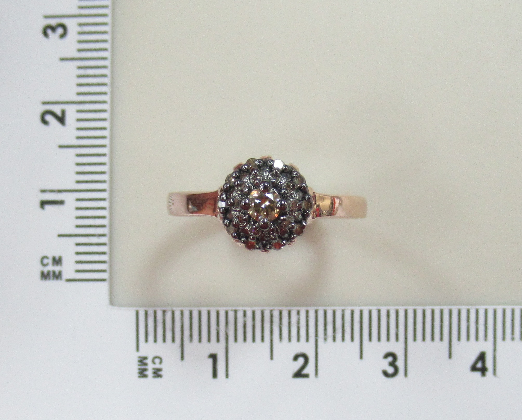 Серебряное кольцо с коньячными бриллиантами